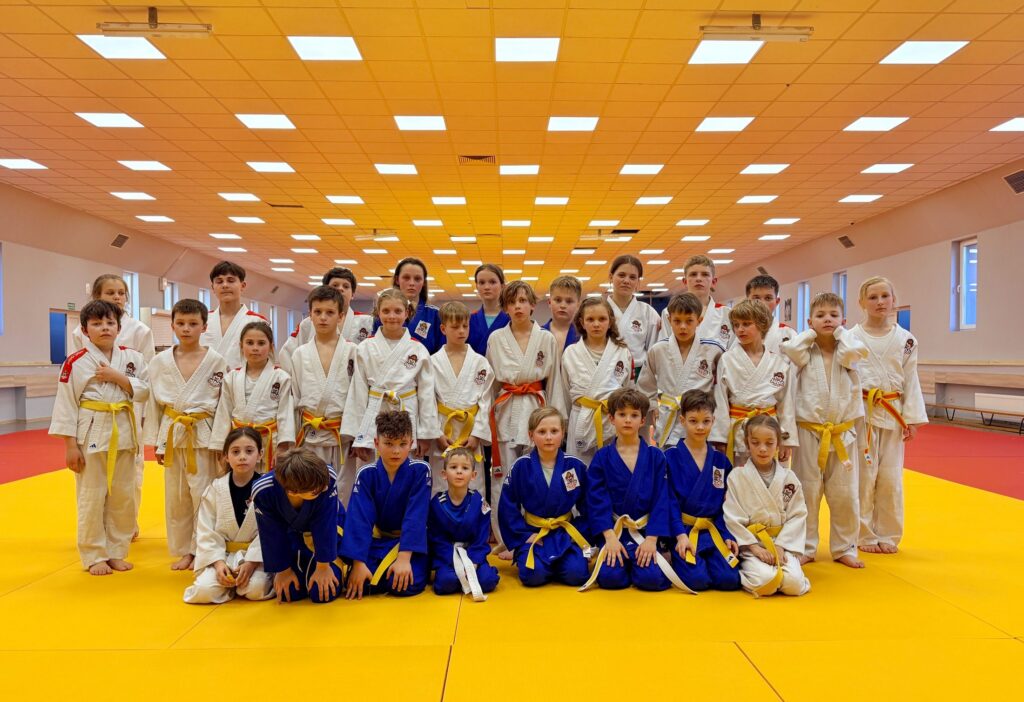 Zdjęcie grupowe zawodników UKS Judo Lion na zgrupowaniu w Cetniewie